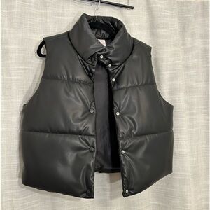 No Boundaries Large Black Puffer Vest